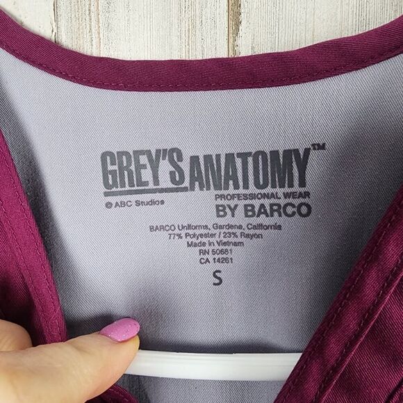 Grey's Anatomy V-Neck Scrub Top Maroon Size Small - Picture 3 of 11